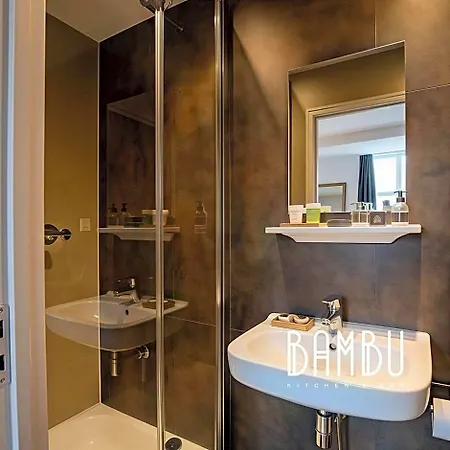 Ξενοδοχείο Bambu Kitchen & Bar - Restaurant *