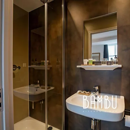 Ξενοδοχείο Bambu Kitchen & Bar - Restaurant *